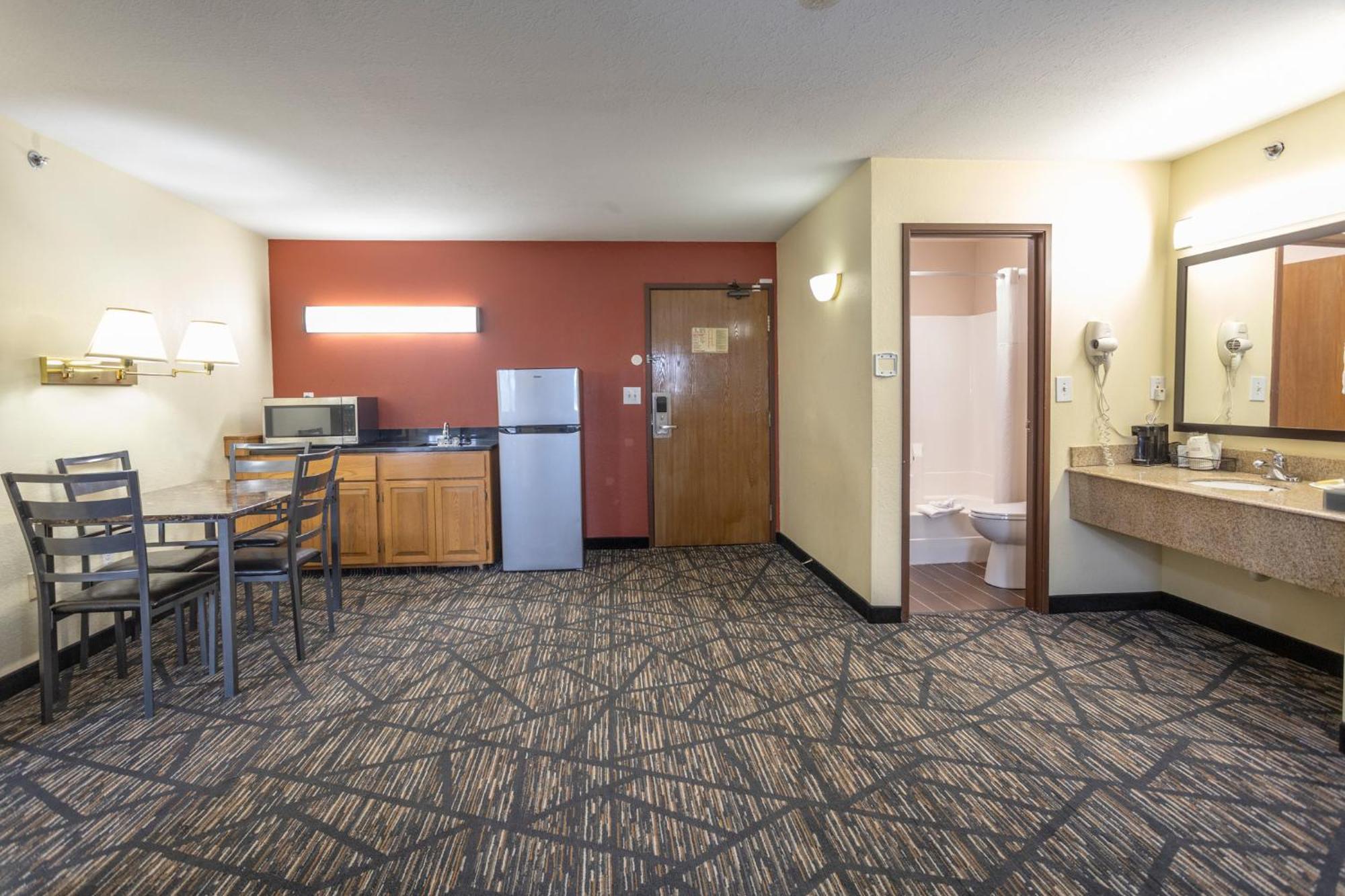 Super 8 by Wyndham Big Rapids Motel Eksteriør billede